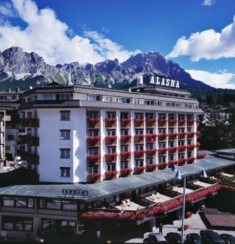 Hotel Alaska Cortina Кортіна-д'Ампеццо Екстер'єр фото