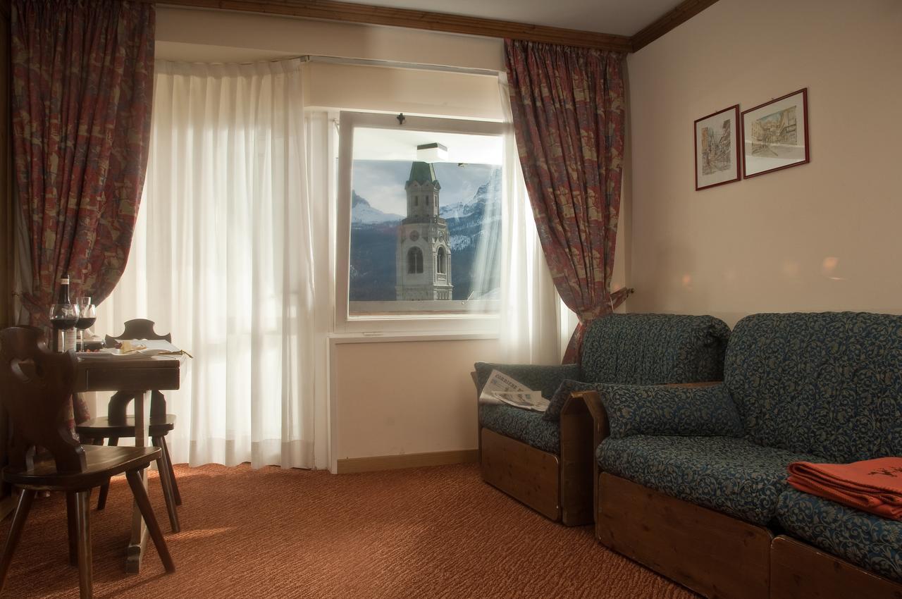 Hotel Alaska Cortina Кортіна-д'Ампеццо Екстер'єр фото