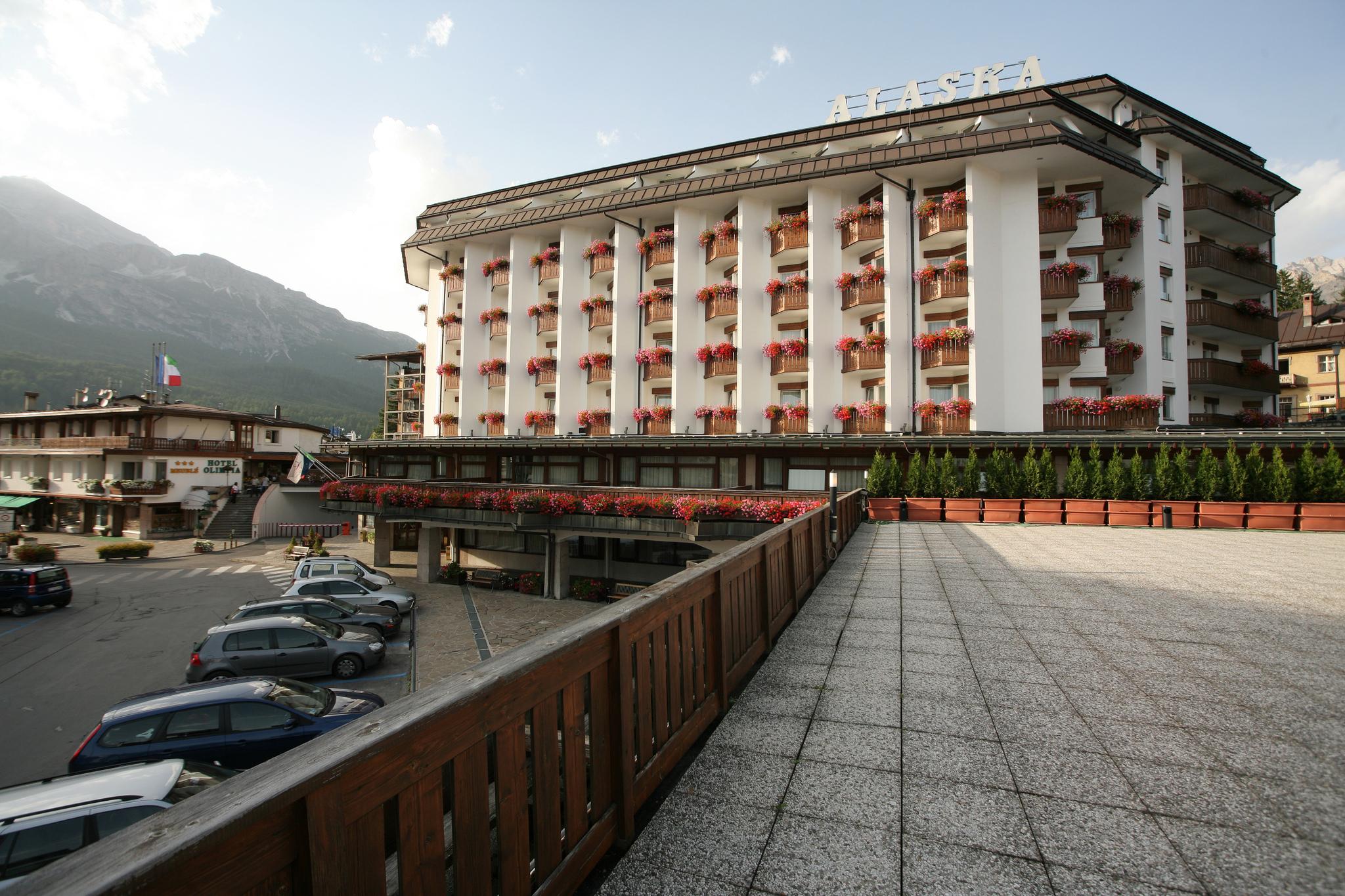 Hotel Alaska Cortina Кортіна-д'Ампеццо Екстер'єр фото