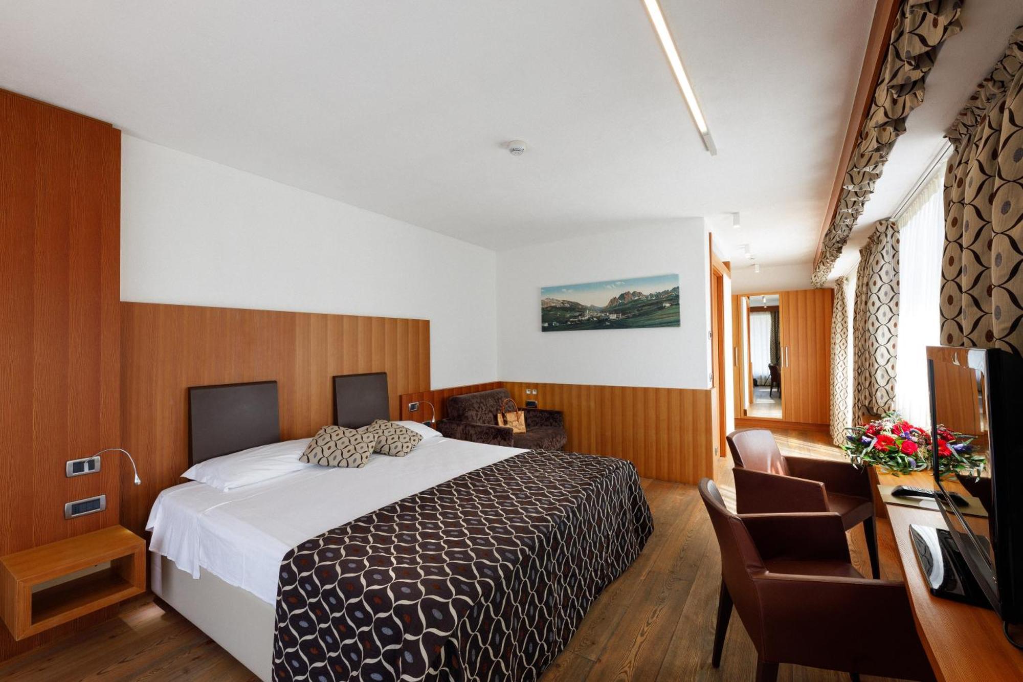 Hotel Alaska Cortina Кортіна-д'Ампеццо Екстер'єр фото