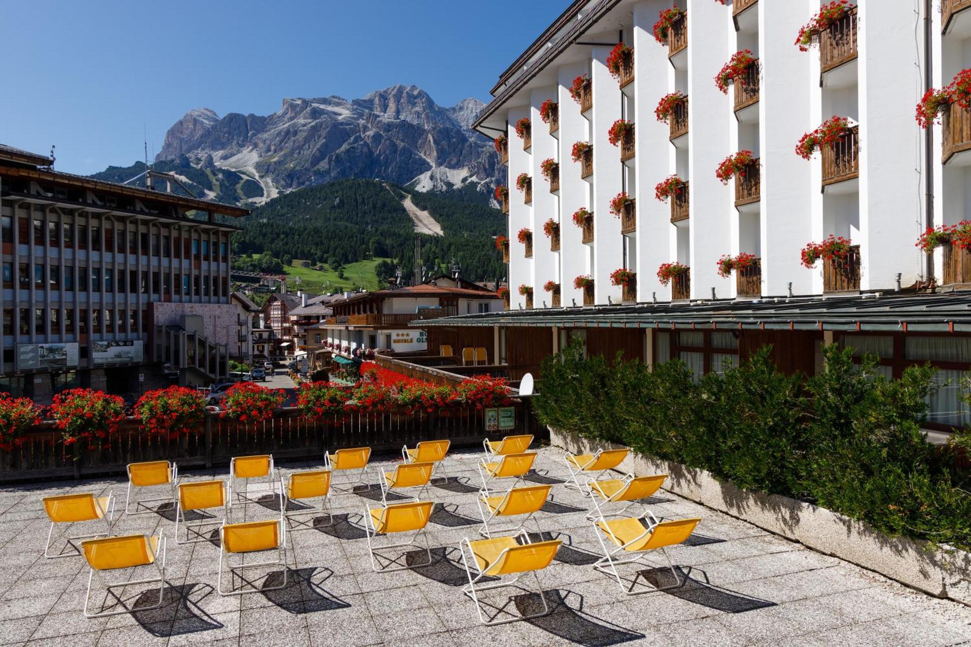 Hotel Alaska Cortina Кортіна-д'Ампеццо Екстер'єр фото