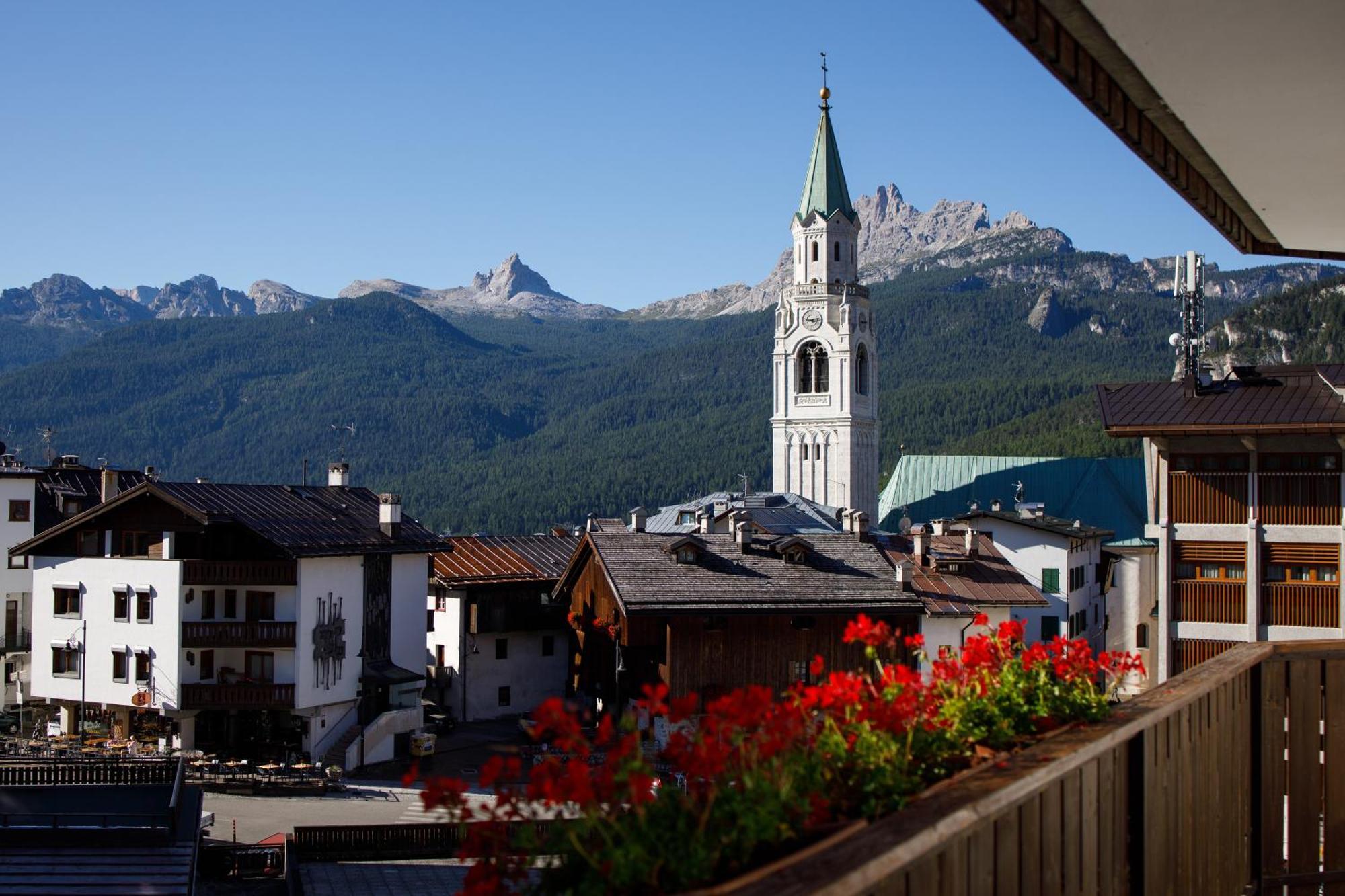 Hotel Alaska Cortina Кортіна-д'Ампеццо Екстер'єр фото
