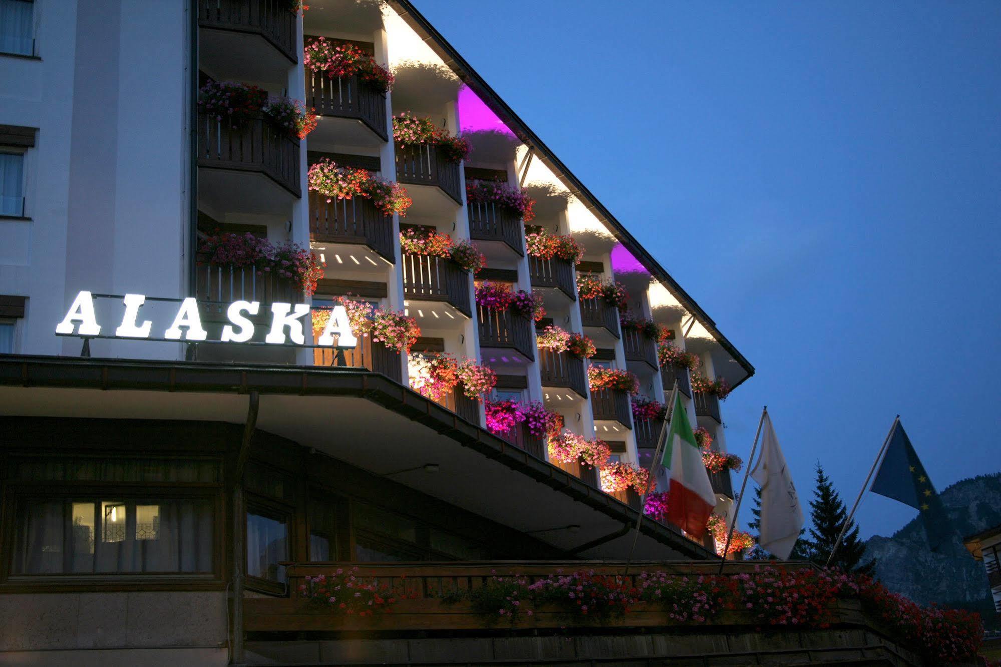 Hotel Alaska Cortina Кортіна-д'Ампеццо Екстер'єр фото